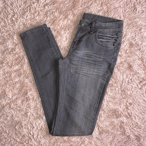GREY DENIM 5-POCKET DISTRESSED SKINNY JEANS · SIZE 7 - Picture 7 of 7